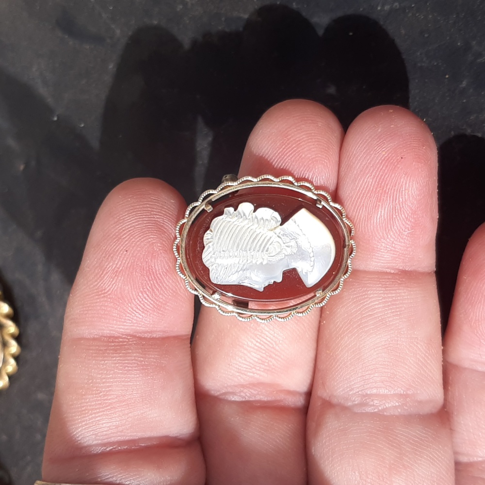 Vintage GF Krementz signed cameo brooch